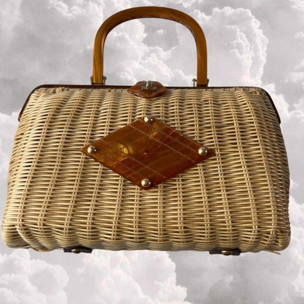 Vintage Hong Kong 70s basket weave pursed with amber hardware